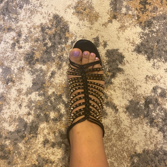 Like new, worn once to a wedding, very comfortable - Picture 11 of 13